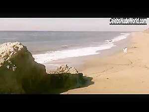 Leigh Taylor-Young Public Nudity , Beach scene in I Love You, Alice B. Toklas! (1968) 19