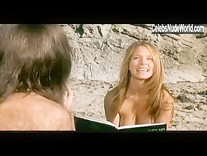 Leigh Taylor-Young Public Nudity , Beach scene in I Love You, Alice B. Toklas! (1968) 8