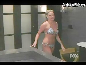Kristen Renton Blonde , Kissing scene in The O.C. (2003-2006) 9