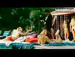 Leyla Milani bikini, Sexy scene in Las Vegas (2003-2008) 11