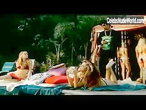 Leyla Milani bikini, Sexy scene in Las Vegas (2003-2008) 7