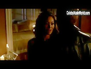 Lindsay Price Sexy scene in Kitchen Confidential (2005-2006) 8