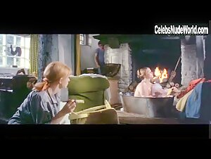 Leigh Taylor-Young breasts, Nude scene in The Buttercup Chain (1970) 18