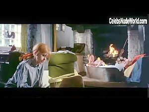 Leigh Taylor-Young breasts, Nude scene in The Buttercup Chain (1970) 5