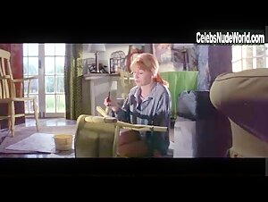Leigh Taylor-Young breasts, Nude scene in The Buttercup Chain (1970) 9