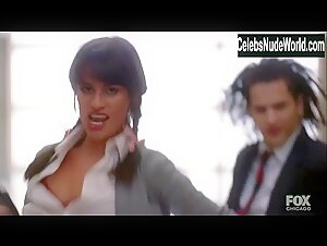 Lea Michele Sexy scene in Glee (2009-2015) 4