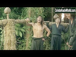 Krystal Vee Athletic , Fighting scene in The Scorpion King 3: Battle for Redemption (2012) 17