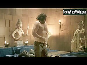 Krystal Vee Blonde , Fighting scene in The Scorpion King 3: Battle for Redemption (2012) 1