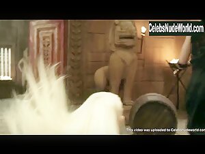 Krystal Vee Blonde , Fighting scene in The Scorpion King 3: Battle for Redemption (2012) 12