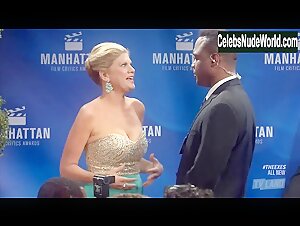 Kristen Johnston Sexy scene in The Exes (2015) 1