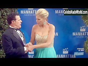 Kristen Johnston Sexy scene in The Exes (2015) 11