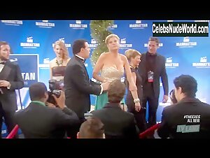 Kristen Johnston Sexy scene in The Exes (2015) 13