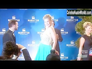 Kristen Johnston Sexy scene in The Exes (2015) 18