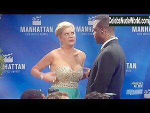 Kristen Johnston Sexy scene in The Exes (2015) 3