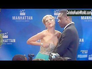 Kristen Johnston Sexy scene in The Exes (2015) 4