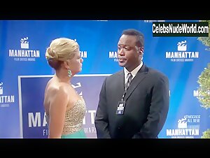 Kristen Johnston Sexy scene in The Exes (2015) 5