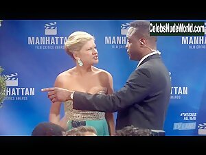 Kristen Johnston Sexy scene in The Exes (2015) 8