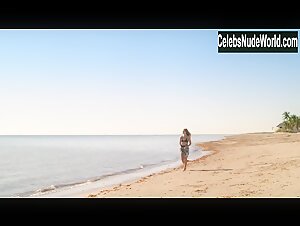 Melissa Roxburgh bikini, Sexy scene in Manifest (2018-2020) 1