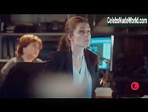 Lindsay Musil, Monique Ganderton in UnREAL (2015-2018) 17