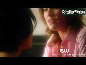 Melissa Roxburgh underwear, Sexy scene in The Tomorrow People (2014) 11