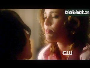 Melissa Roxburgh underwear, Sexy scene in The Tomorrow People (2014) 12