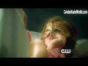 Melissa Roxburgh underwear, Sexy scene in The Tomorrow People (2014) 20
