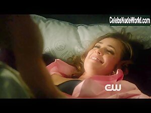 Melissa Roxburgh underwear, Sexy scene in The Tomorrow People (2014) 3