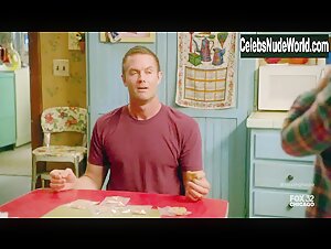 Martha Plimpton bikini, Sexy scene in Raising Hope (2014) 16
