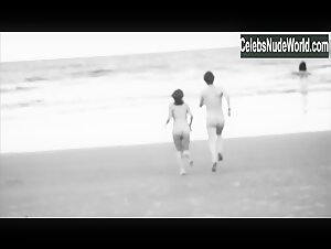 Markéta Irglová butt, bush scene in The Swell Season (2011) 12