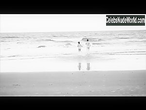 Markéta Irglová butt, bush scene in The Swell Season (2011) 16