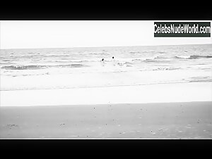 Markéta Irglová butt, bush scene in The Swell Season (2011) 20