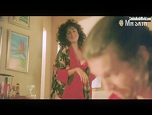Mercedes Ruehl Sexy scene in The Fisher King (1991) 4
