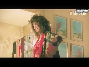 Mercedes Ruehl Sexy scene in The Fisher King (1991) 7