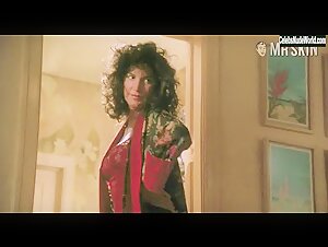 Mercedes Ruehl Sexy scene in The Fisher King (1991) 8