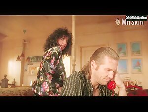 Mercedes Ruehl Sexy Dress , Cleavage scene in The Fisher King (1991) 2