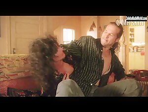 Mercedes Ruehl Sexy Dress , Cleavage scene in The Fisher King (1991) 5