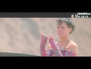 Lori Petty bush, Nude scene in Point Break (1991) 1