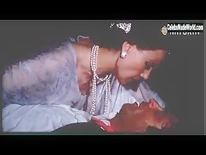 Claudine Auger Sexy scene in Aragosta a colazione (1982) 15