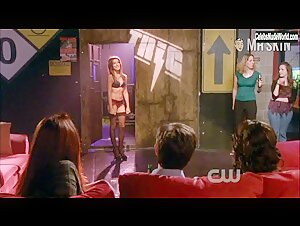 India de Beaufort underwear, Sexy scene in One Tree Hill (2003-2011) 1