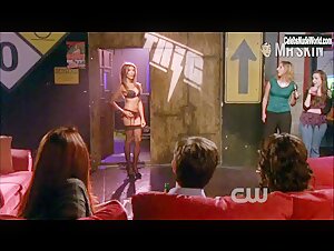 India de Beaufort underwear, Sexy scene in One Tree Hill (2003-2011) 3