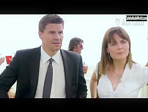 Gina La Piana Sexy, bikini scene in Bones (2005-2016) 4