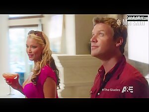 Kristen Renton bikini, Sexy scene in The Glades (2010-2013) 14