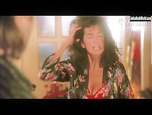 Mercedes Ruehl underwear, Sexy scene in The Fisher King (1991)