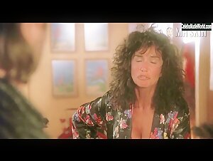 Mercedes Ruehl underwear, Sexy scene in The Fisher King (1991) 15