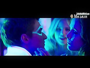 Rose Byrne, Ali Cobrin, Halston Sage bikini, lesbian scene in Neighbors (2014) 15