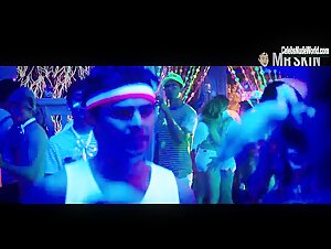Rose Byrne, Ali Cobrin, Halston Sage bikini, lesbian scene in Neighbors (2014) 20