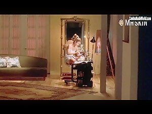 Kelly Rowan Lingerie , Cleavage scene in Candyman: Farewell to the Flesh (1995) 1