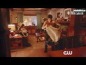 Malese Jow underwear, Sexy scene in The Flash (2014-) 16