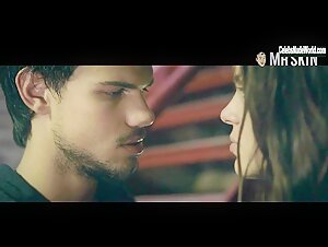 Marie Avgeropoulos underwear, Sexy scene in Tracers (2015) 3