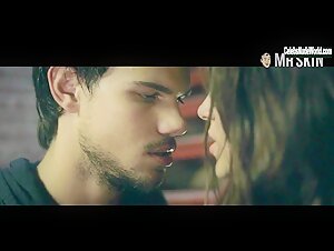 Marie Avgeropoulos underwear, Sexy scene in Tracers (2015) 4